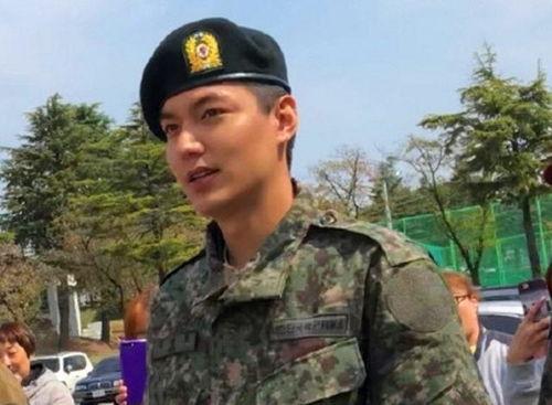 韩国当兵的男明星,军旅生活下的星光闪耀