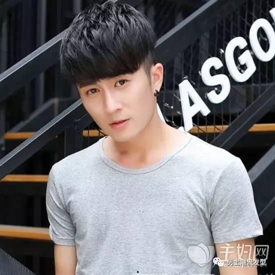 帅气男生照片发型,从帅气发型解锁潮流密码