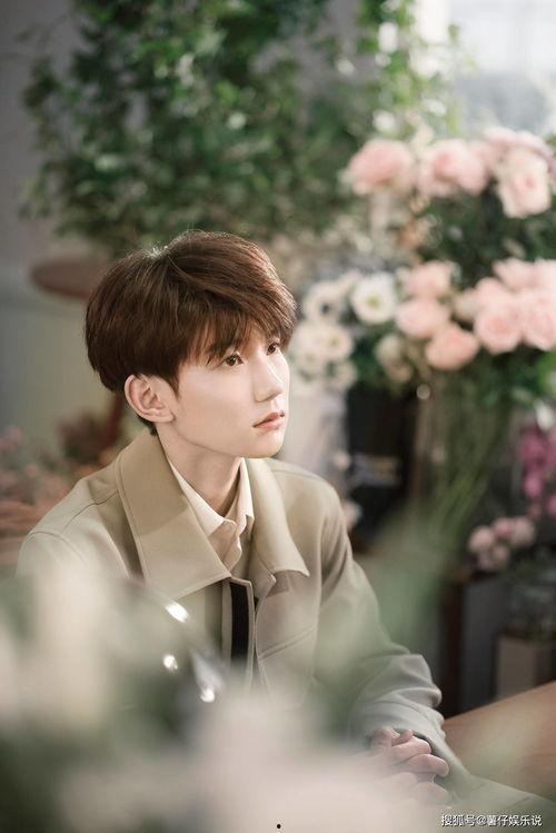 拒绝王源当背景板,展现独立个性与自信风采